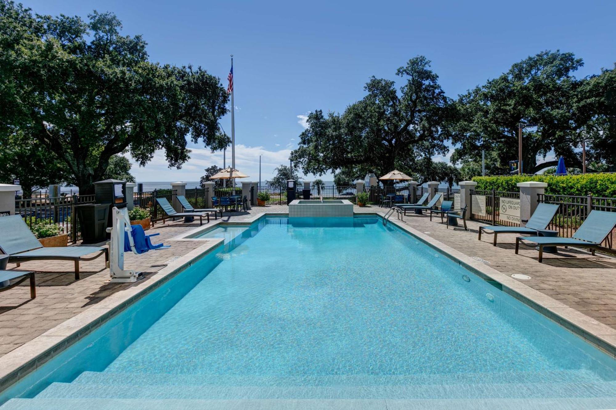 Hampton Inn Biloxi Beach Boulevard Exterior photo